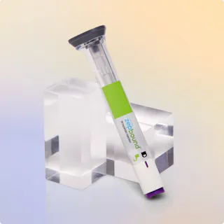 A single-dose Zepbound injection pen is displayed upright in front of two clear rectangular blocks on a gradient pastel background.